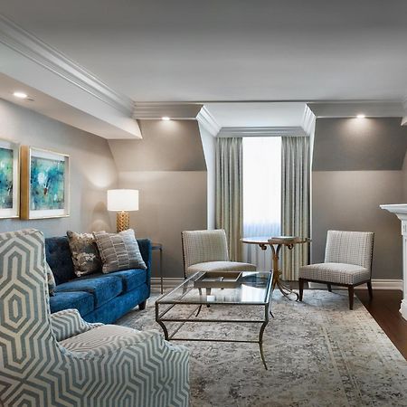 Chateau Vaudreuil ภายนอก รูปภาพ A living room at the hotel