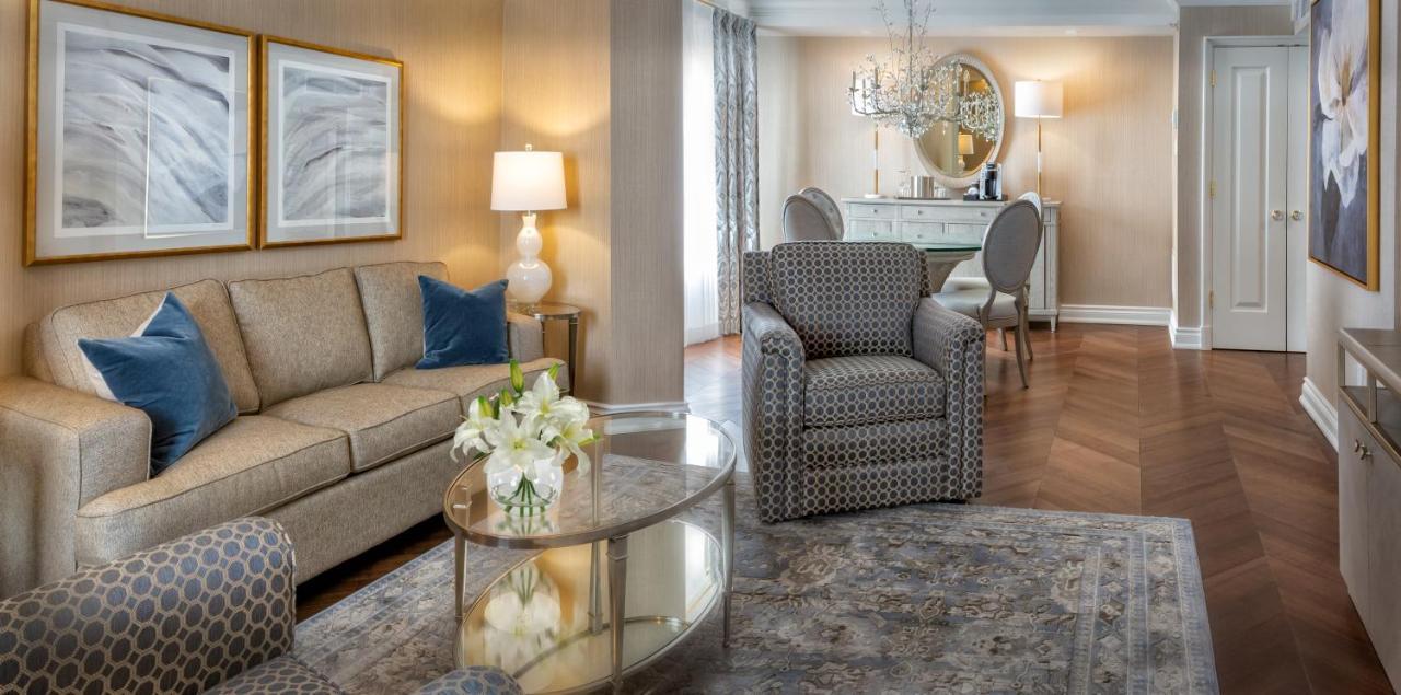 Chateau Vaudreuil ภายนอก รูปภาพ A living room at The Carlyle