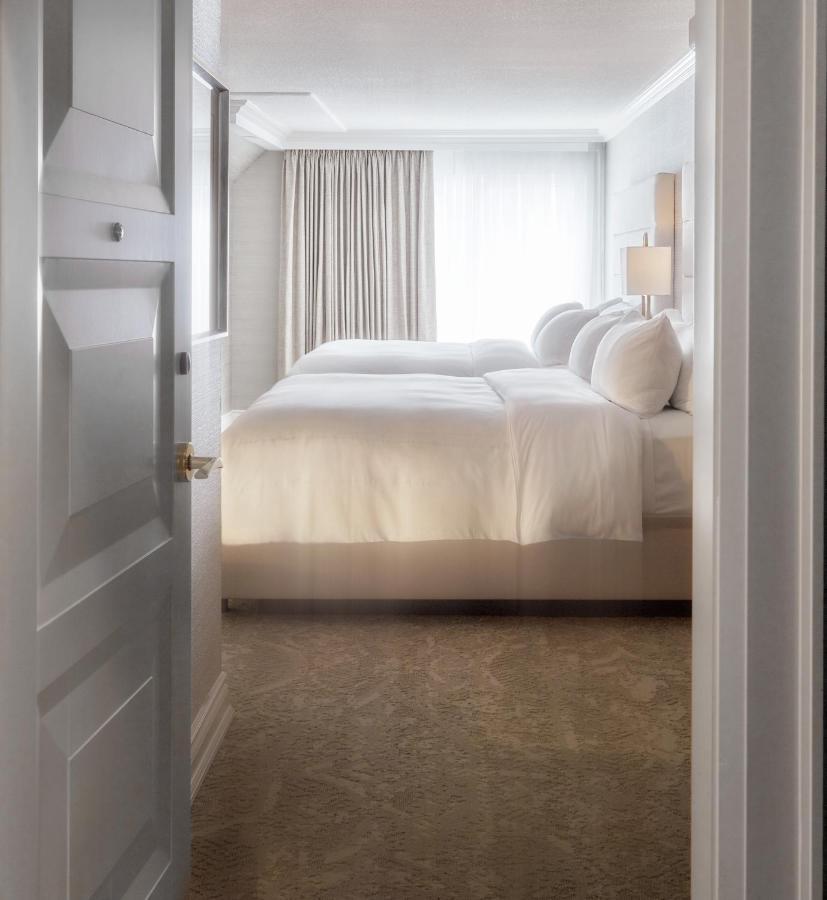 Chateau Vaudreuil ภายนอก รูปภาพ A bedroom at the Inn