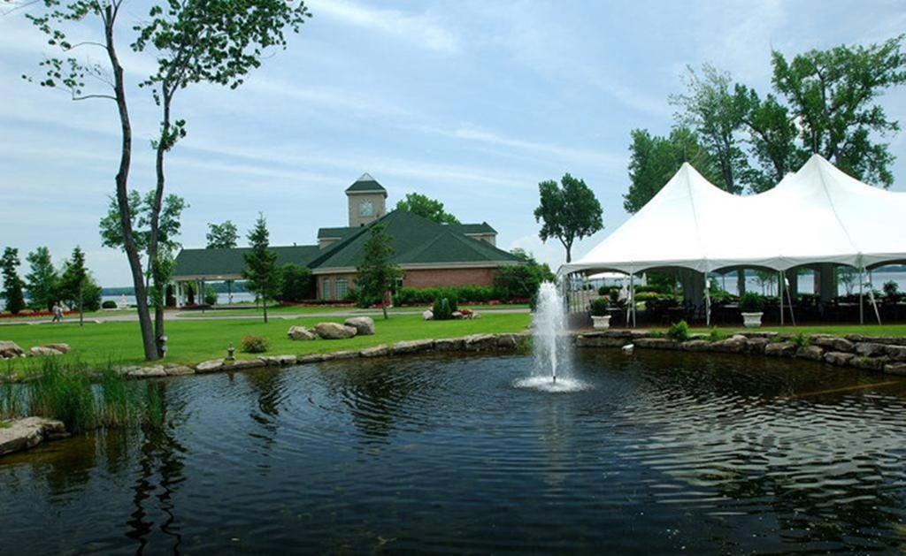 Chateau Vaudreuil ภายนอก รูปภาพ The Lake and Valley