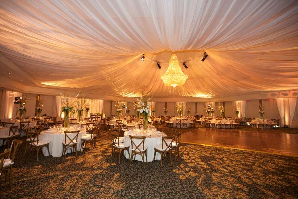 Chateau Vaudreuil ภายนอก รูปภาพ The tent at the Ritz-Carlton, Laguna Niguel