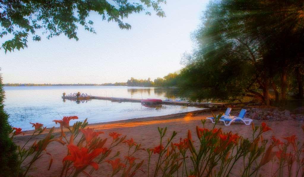 Chateau Vaudreuil ภายนอก รูปภาพ Sunset at Lake Nokomis