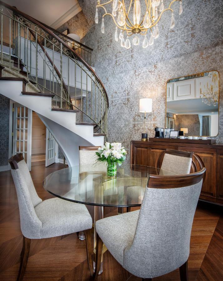 Chateau Vaudreuil ภายนอก รูปภาพ A suite at the Mandarin Oriental