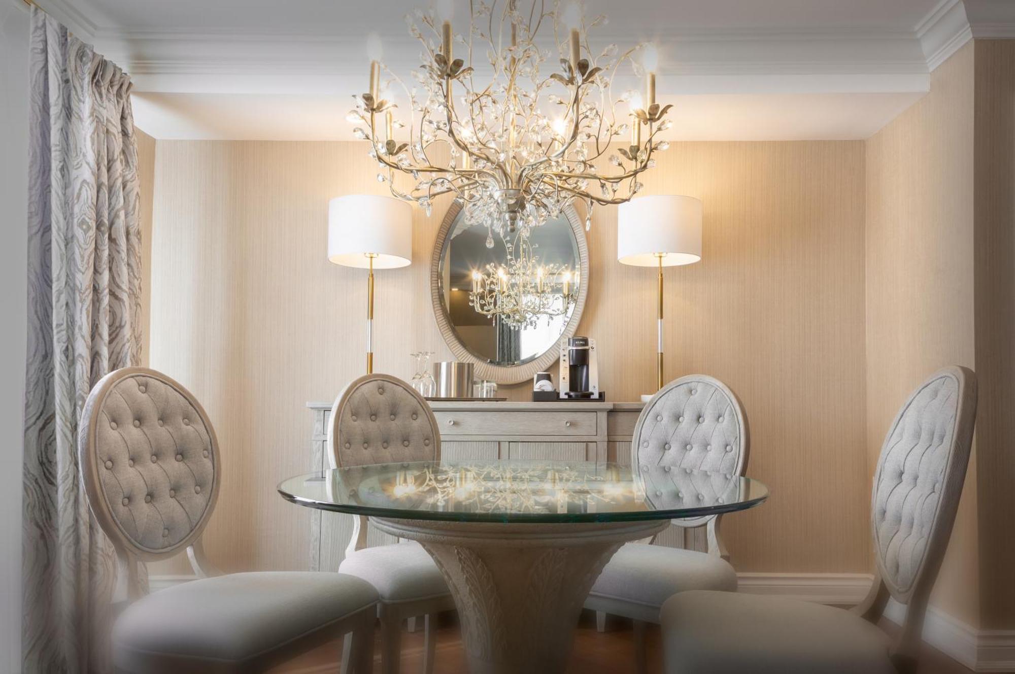Chateau Vaudreuil ภายนอก รูปภาพ A dining room