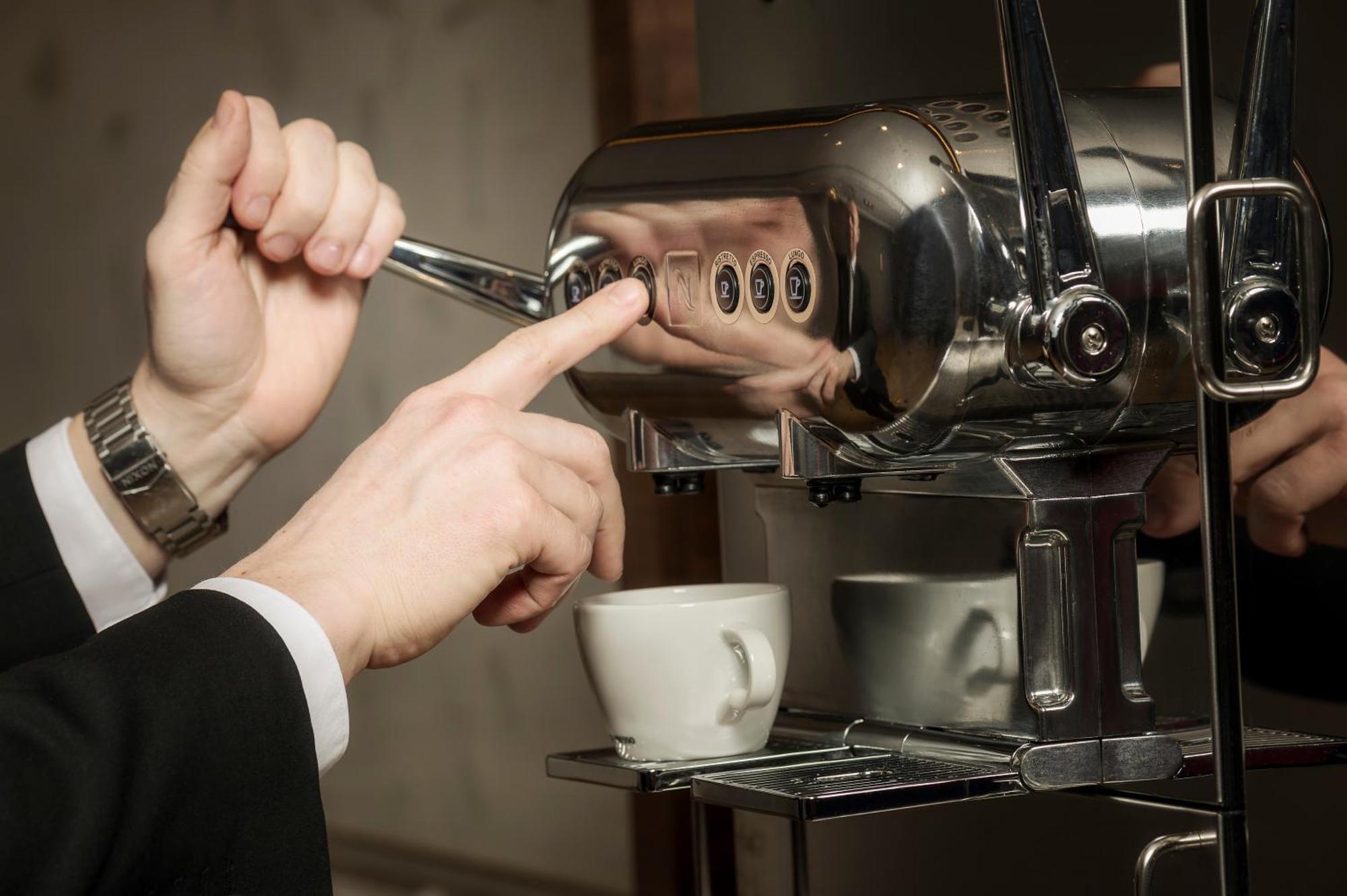 Chateau Vaudreuil ภายนอก รูปภาพ Espresso machine