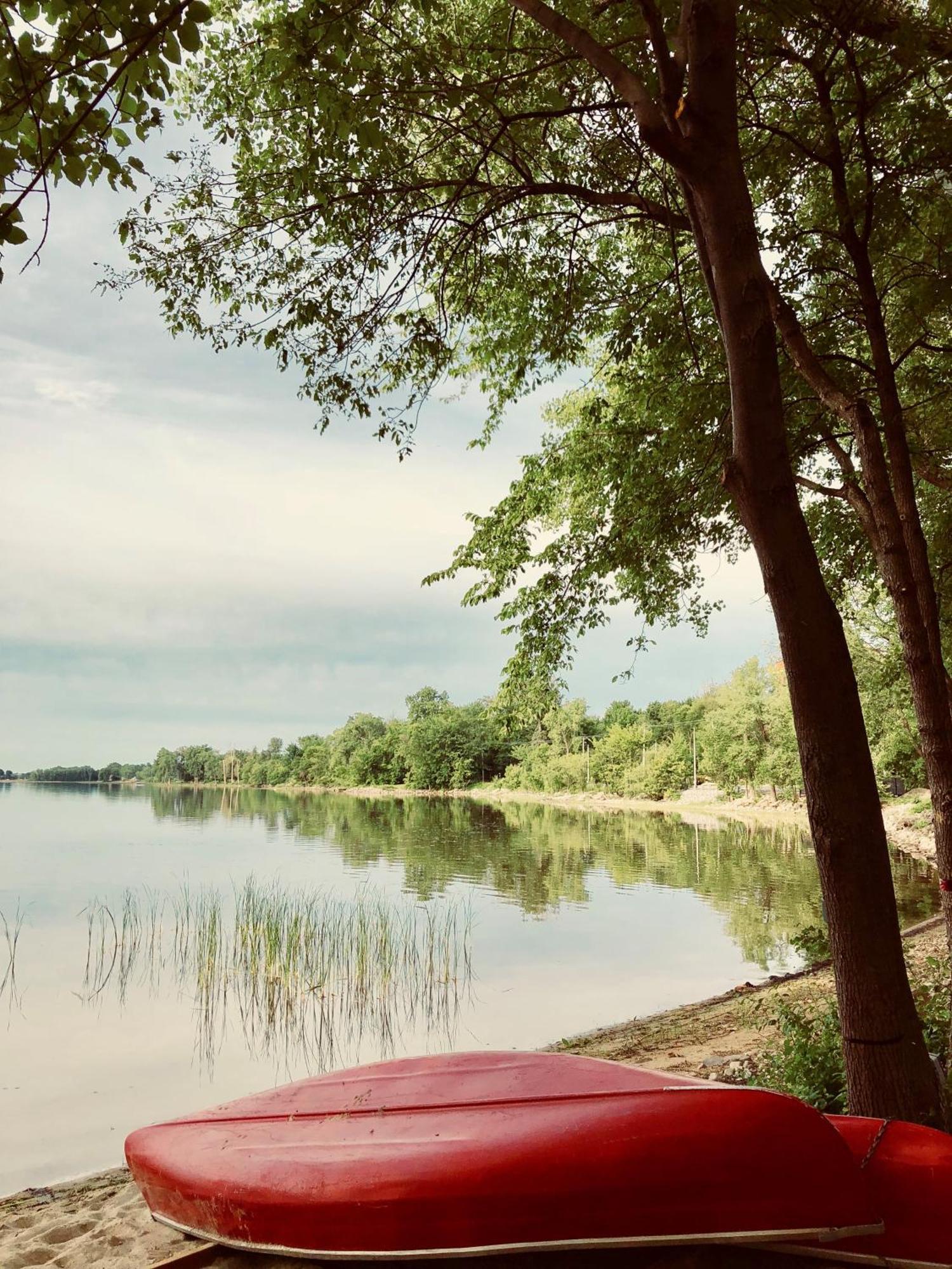 Chateau Vaudreuil ภายนอก รูปภาพ View of the lake