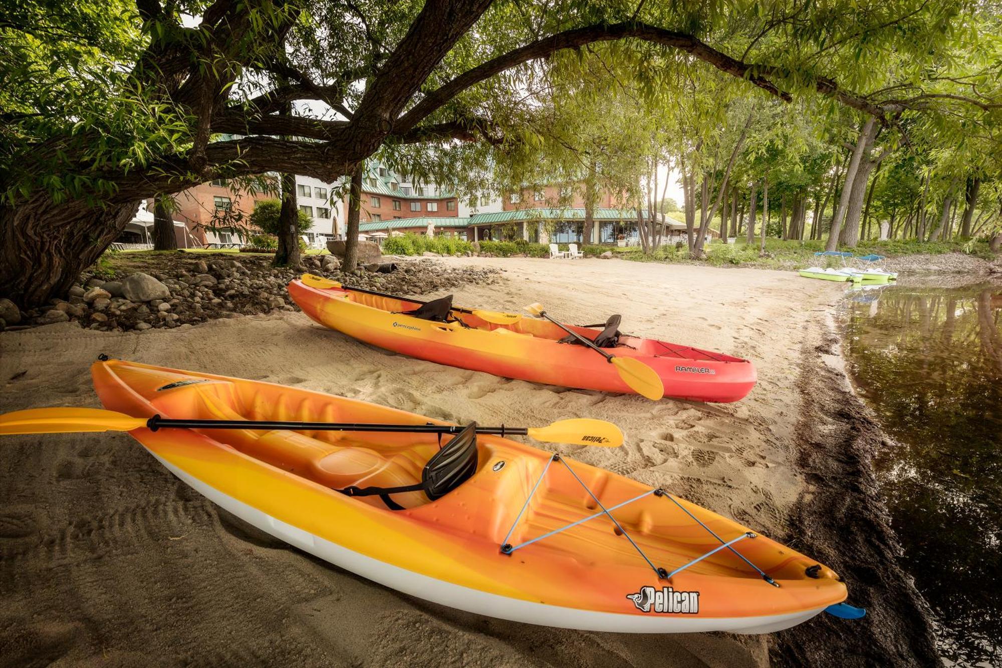 Chateau Vaudreuil ภายนอก รูปภาพ Pelican Kayaks